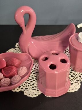 Pink Ceramic Swan Vanity Set